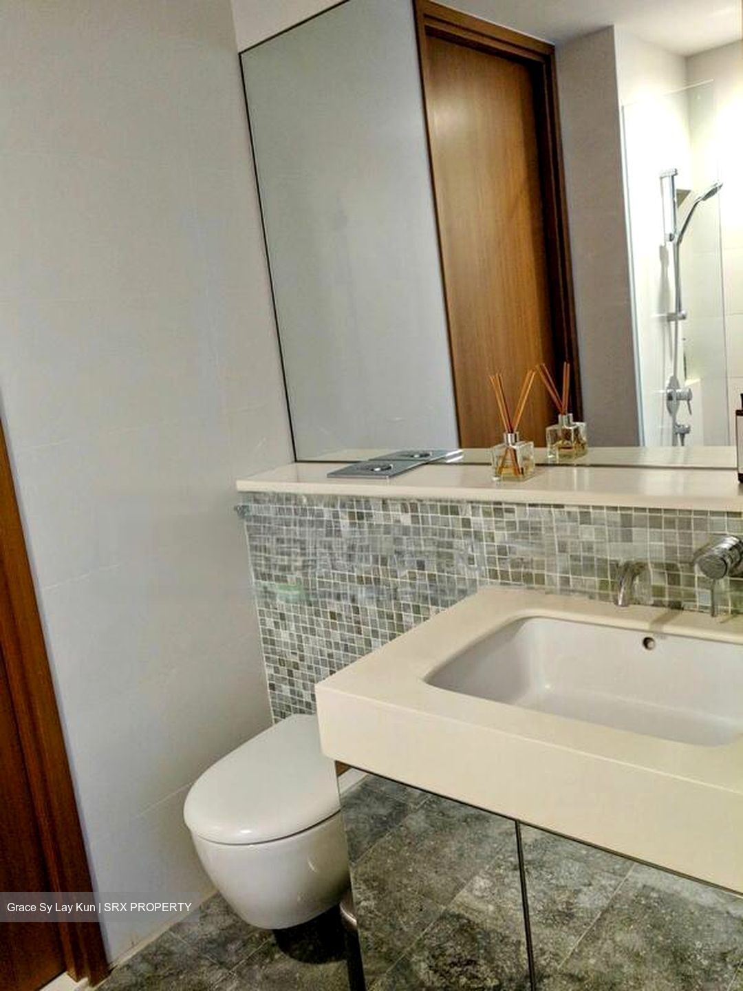 RV Suites (D10), Apartment #459549091